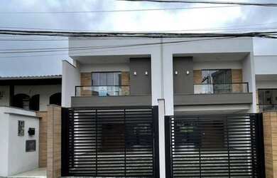 Imagem: A casa possui 3 Dormitórios, 4 Banheiros, 3 Vagas na garagem