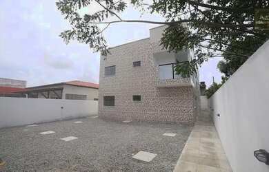 Imagem: A casa possui 3 Dormitórios, 2 Banheiros, 1 Vaga na garagem