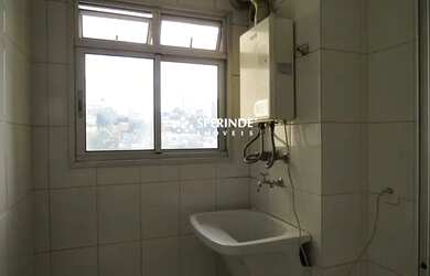 Imagem: O apartamento possui 3 Dormitórios, 1 Banheiro, 1 Vaga na garagem