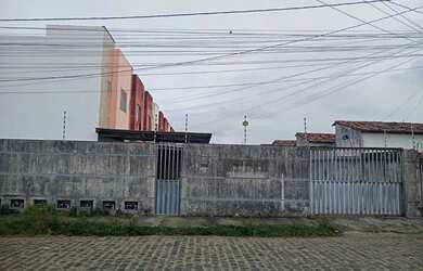 Imagem: A casa em condomínio possui 2 Dormitórios, 2 Banheiros, 1