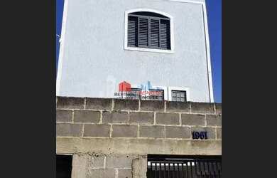 Imagem: A casa possui 3 Dormitórios, 2 Banheiros, 1 Vaga na garagem