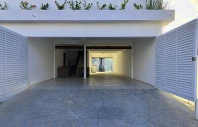 Imagem: A casa possui 5 Dormitórios, 5 Banheiros, 5 Vagas na garagem