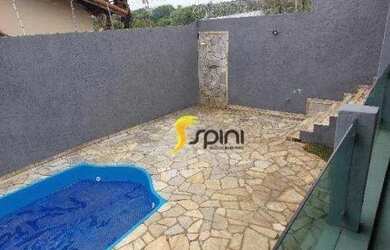 Imagem: A casa possui 3 Dormitórios, 3 Banheiros, 3 Vagas na garagem