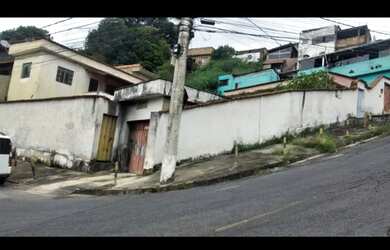 Imagem: A casa possui 4 Dormitórios, 3 Banheiros, 1 Vaga na garagem