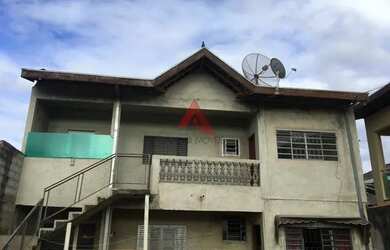 Imagem: A casa possui 4 Dormitórios, 2 Banheiros, 5 Vagas na garagem