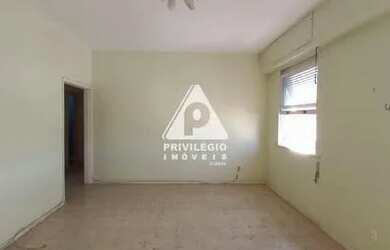 Imagem: O apartamento possui 4 Dormitórios, 2 Banheiros, 1 Vaga na