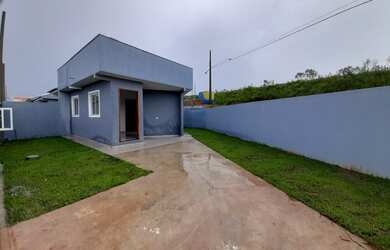 Imagem: A casa possui 2 Dormitórios, 1 Banheiro, 3 Vagas na garagem