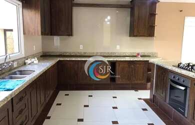 Imagem: A casa em condomínio possui 4 Dormitórios, 5 Banheiros, 4