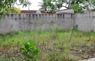 Imagem: A casa possui 2 Dormitórios, 1 Banheiro, 2 Vagas na garagem