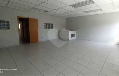 Imagem 16: Prédio comercial em Santana