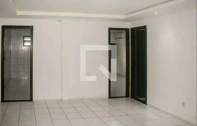 Imagem: A casa possui 3 Dormitórios, 1 Banheiro, 2 Vagas na garagem