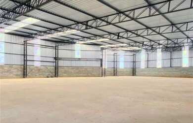 Imagem: O depósito possui 5 Vagas na garagem, 1.250m² de Área e