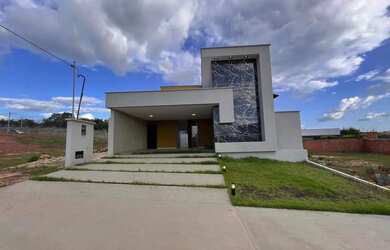 Imagem: A casa em condomínio possui 3 Dormitórios, 2 Banheiros, 2