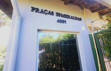 Imagem: O apartamento possui 2 Dormitórios, 2 Banheiros, 2 Vagas na