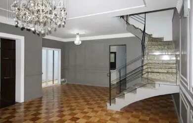 Imagem: A casa possui 4 Dormitórios, 3 Banheiros, 3 Vagas na garagem