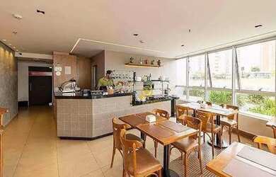 Imagem: O depósito possui 1 Vaga na garagem, 811m² de Área e está