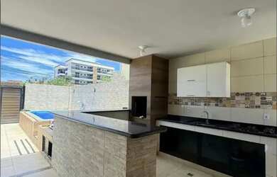 Imagem: A casa possui 3 Dormitórios, 3 Banheiros, 2 Vagas na garagem