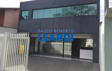 Imagem: O depósito possui 3 Vagas na garagem e 400m² de Área e está