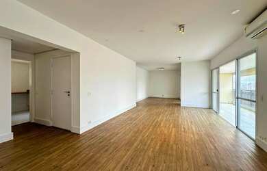 Imagem: O apartamento possui 3 Dormitórios, 5 Banheiros, 3 Vagas na