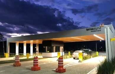 Imagem: O terreno possui 360m² de Área e está localizado em Melo