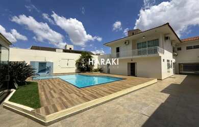 Imagem: A casa possui 5 Dormitórios, 5 Banheiros, 5 Vagas na garagem