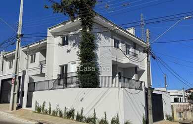 Imagem: A casa possui 3 Dormitórios, 3 Banheiros, 2 Vagas na garagem