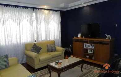 Imagem: A casa possui 3 Dormitórios, 3 Banheiros, 3 Vagas na garagem