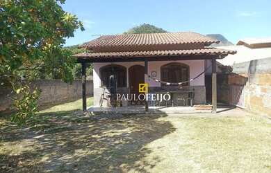 Imagem: A casa possui 5 Dormitórios, 2 Banheiros, 5 Vagas na garagem