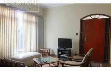 Imagem: A casa possui 5 Dormitórios, 3 Banheiros, 5 Vagas na garagem