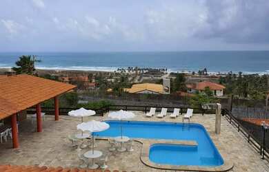 Imagem: A casa possui 5 Dormitórios, 5 Banheiros, 5 Vagas na garagem