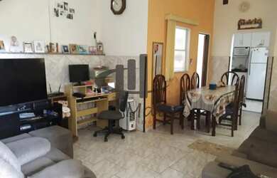 Imagem: A casa possui 2 Dormitórios, 4 Banheiros, 4 Vagas na garagem