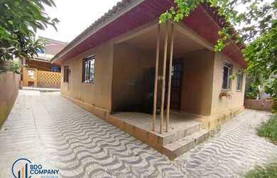 Imagem: A casa possui 3 Dormitórios, 2 Banheiros, 3 Vagas na garagem