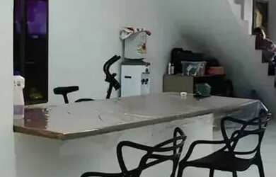 Imagem: A casa possui 3 Dormitórios, 4 Banheiros, 1 Vaga na garagem