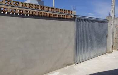 Imagem: A casa possui 2 Dormitórios, 2 Banheiros e 1 Vaga na garagem