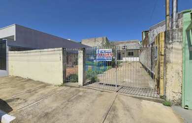 Imagem: A casa possui 1 Dormitório, 1 Banheiro, 1 Vaga na garagem