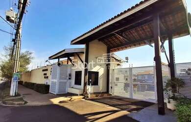 Imagem: A casa em condomínio possui 3 Dormitórios, 3 Banheiros, 4