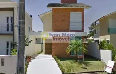 Imagem: A casa possui 4 Dormitórios, 4 Banheiros, 2 Vagas na garagem