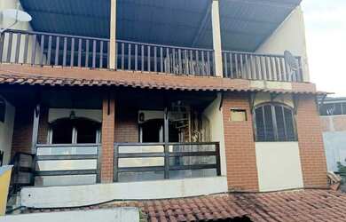 Imagem: A casa possui 2 Dormitórios, 2 Banheiros, 2 Vagas na garagem