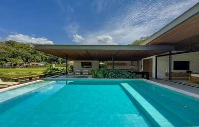 Imagem: A casa em condomínio possui 5 Dormitórios, 5 Banheiros, 5