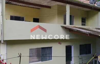 Imagem: A casa possui 4 Dormitórios, 2 Banheiros, 3 Vagas na garagem