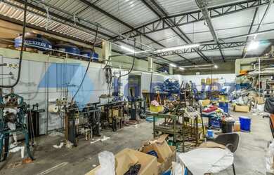 Imagem: O depósito possui 5 Vagas na garagem, 900m² de Área e está