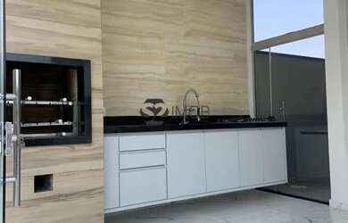 Imagem: A casa em condomínio possui 3 Dormitórios, 3 Banheiros, 4