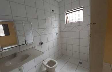 Imagem: A casa possui 2 Dormitórios, 1 Banheiro, 1 Vaga na garagem