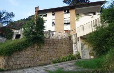 Imagem: A casa em condomínio possui 5 Dormitórios, 4 Banheiros, 2