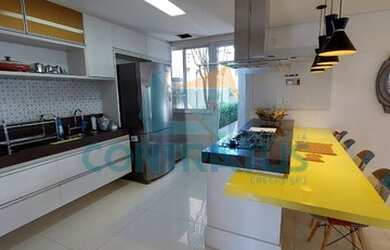 Imagem: A casa em condomínio possui 4 Dormitórios, 5 Banheiros, 4