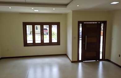 Imagem: A casa possui 4 Dormitórios, 5 Banheiros, 2 Vagas na garagem