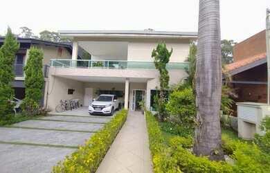 Imagem: A casa possui 4 Dormitórios, 5 Banheiros, 4 Vagas na garagem