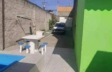 Imagem: A casa possui 2 Dormitórios, 2 Banheiros, 2 Vagas na garagem