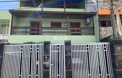 Imagem: A casa possui 5 Dormitórios, 4 Banheiros, 5 Vagas na garagem