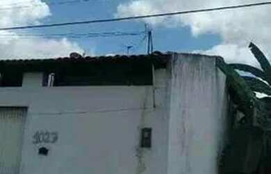 Imagem: A casa possui 2 Dormitórios, 1 Banheiro, 1 Vaga na garagem